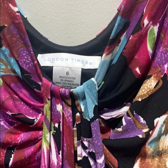 Gorgeous Floral Print Dress - Picture 2 of 4